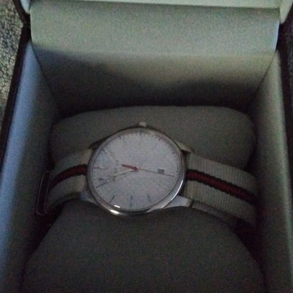 Gucci watch - Picture 1 of 2